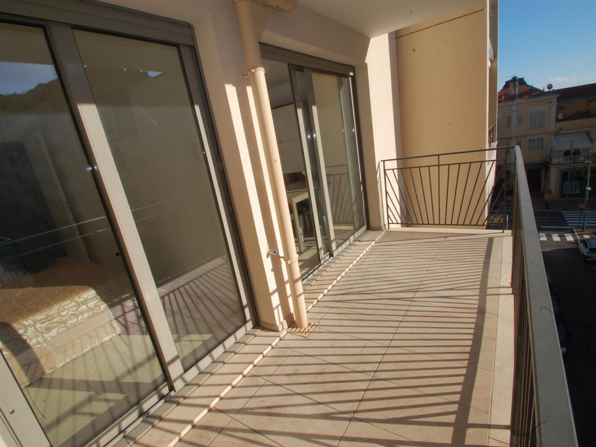 Charmant 2P Moderne Avec Terrasse, Parking Prive, En Plein Centre De Menton, A 2 Pas De La Mer - Fr-1-196-200 Exterior foto